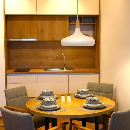 Snowtime Zlatni Javor 407 * יהורינה