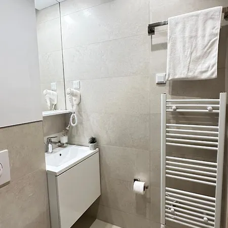 Snowtime Zlatni Javor 407 * יהורינה